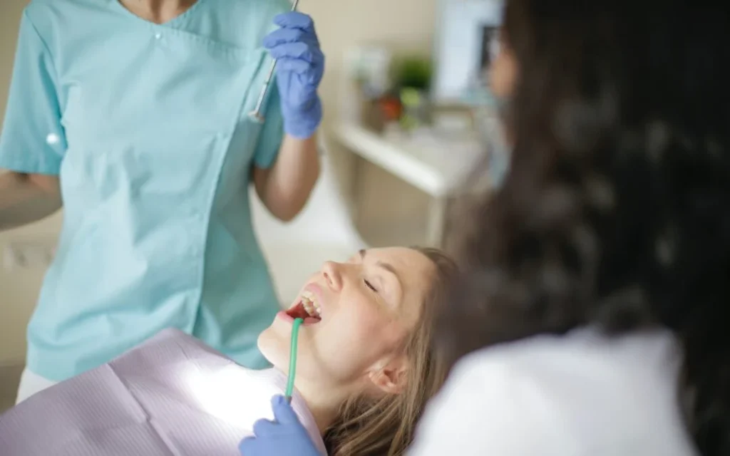 How Dentists Spot Cracks Waterlooville